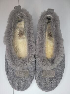UGG Rylan Gray Cable Knit Sheepskin Fur Slip-Ons Size 9 Warm Comfy Cozy Lounge
